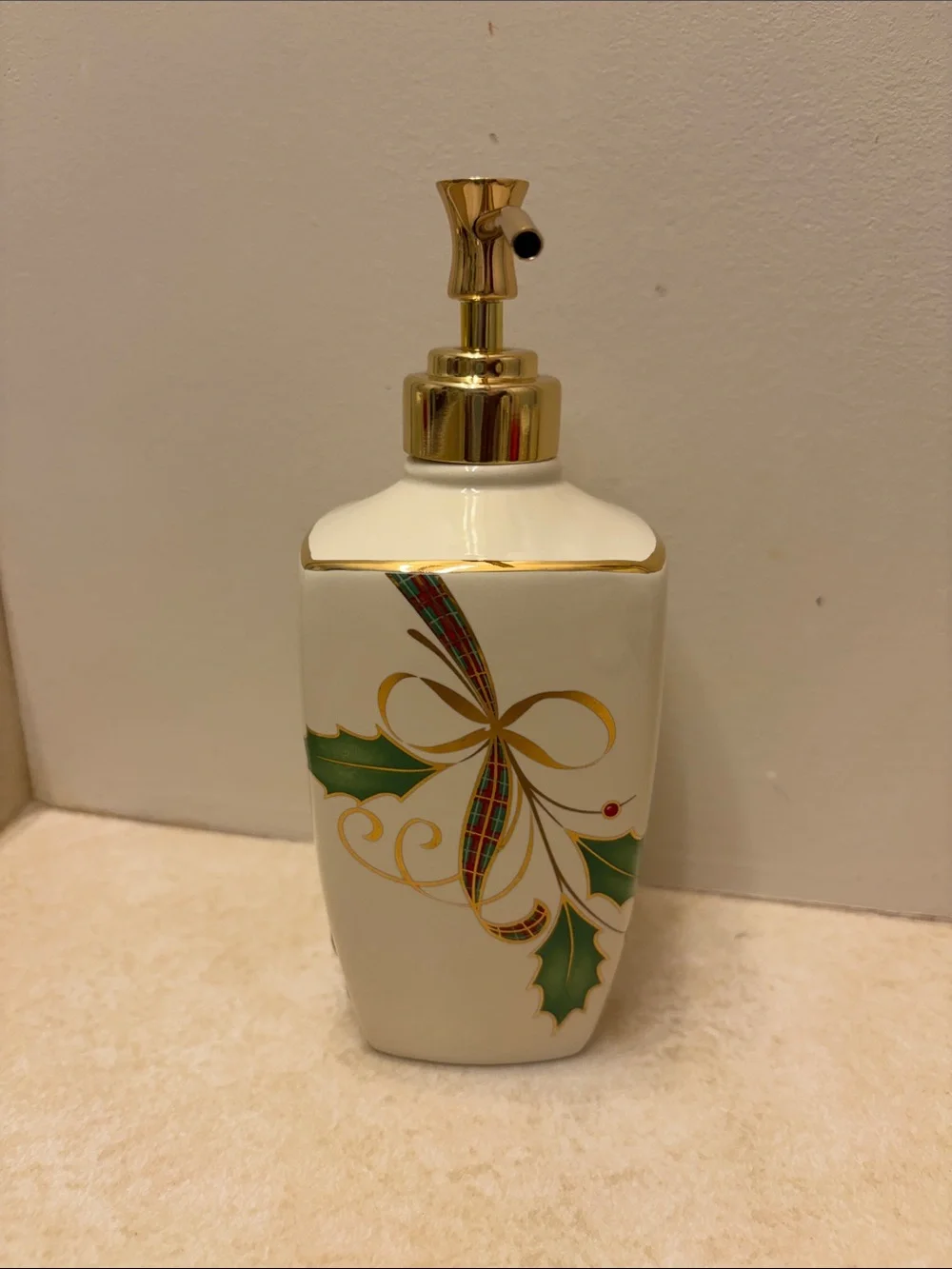 Lenox Holiday Nouveau Ceramic Bath Accessory Set in Ivory and Gold
